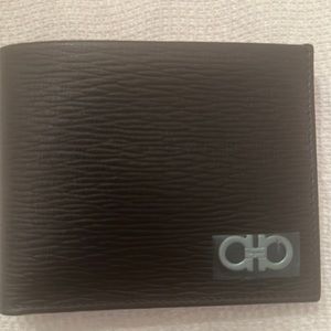 Men’s ferragamo revival gancini wallet bifold in black. Never used.